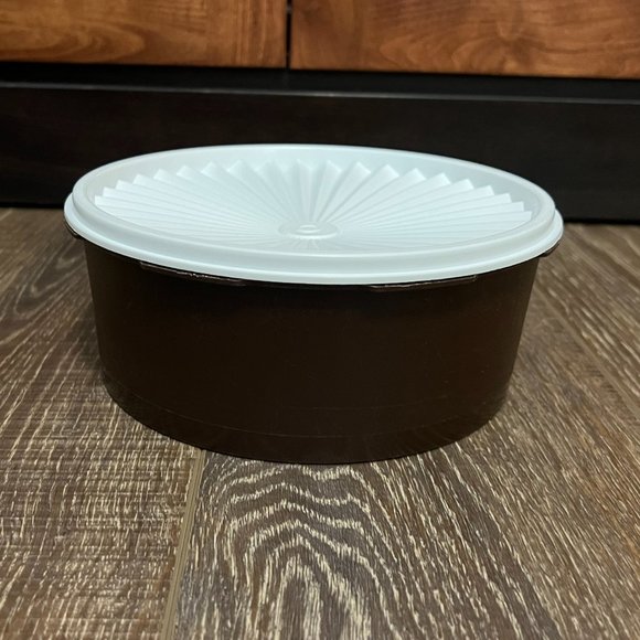 Vintage Tupperware Servalier Canister - Brown with White Lid - Picture 3 of 11